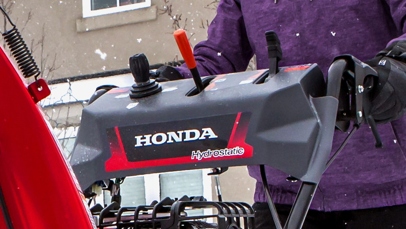 Снегоуборщик бензиновый Хонда гусеничный и колесный –  по .